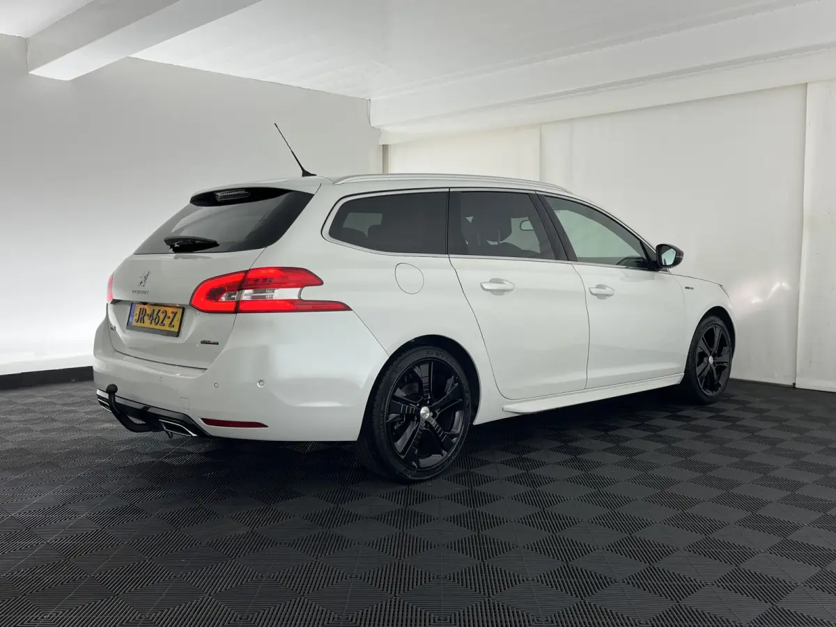 1.2 PureTech GT-line Aut. *PANO | LEATHER-MICROFIBRE | FULL-LED | DENON-AUDIO | BLIND-SPOT | SPORT-SEATS | NAVI-FULLMAP | KEYLESS | DAB | SHIFT-PADDLES | LANE-ASSIST | CAMERA | ECC | CARPLAY