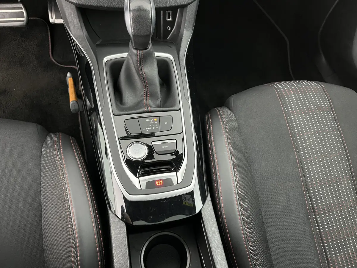 1.2 PureTech GT-line Aut. *PANO | LEATHER-MICROFIBRE | FULL-LED | DENON-AUDIO | BLIND-SPOT | SPORT-SEATS | NAVI-FULLMAP | KEYLESS | DAB | SHIFT-PADDLES | LANE-ASSIST | CAMERA | ECC | CARPLAY