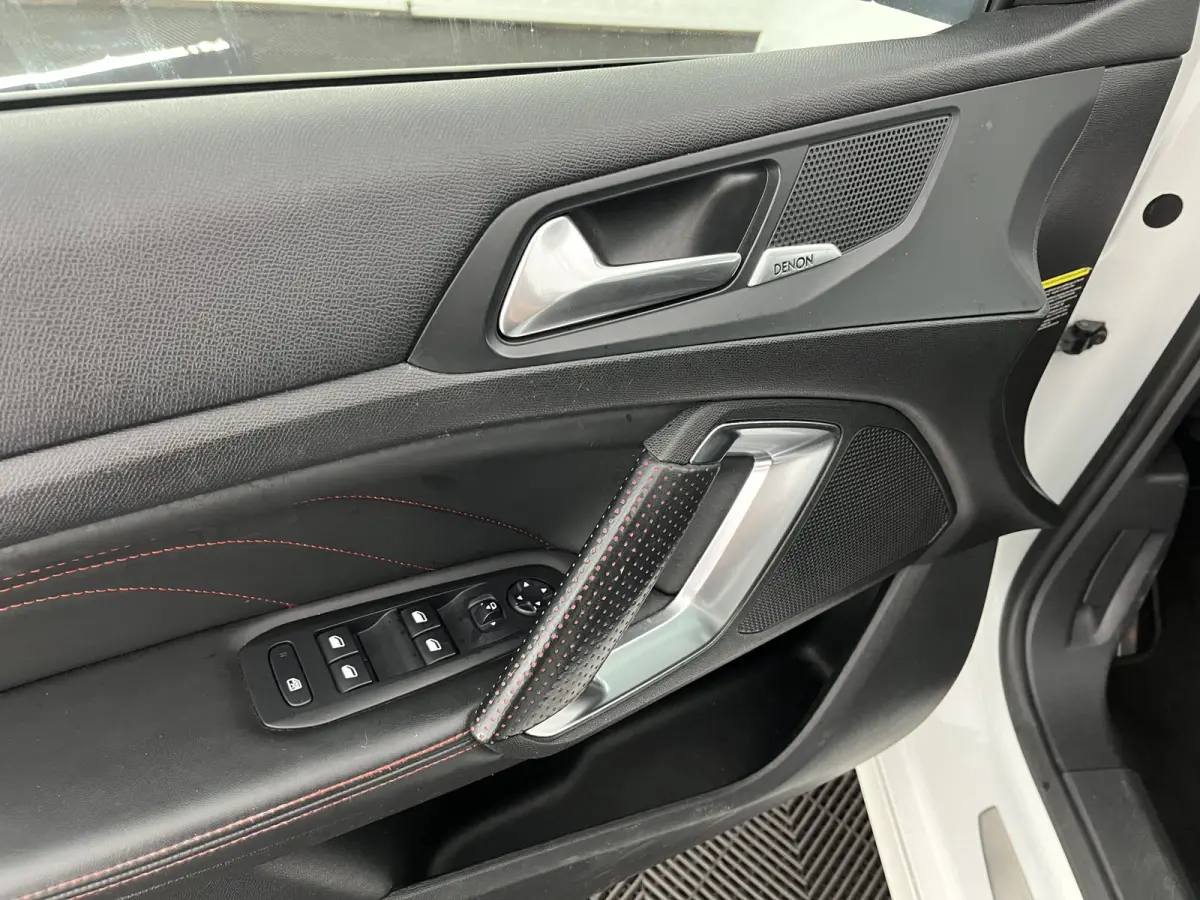 1.2 PureTech GT-line Aut. *PANO | LEATHER-MICROFIBRE | FULL-LED | DENON-AUDIO | BLIND-SPOT | SPORT-SEATS | NAVI-FULLMAP | KEYLESS | DAB | SHIFT-PADDLES | LANE-ASSIST | CAMERA | ECC | CARPLAY