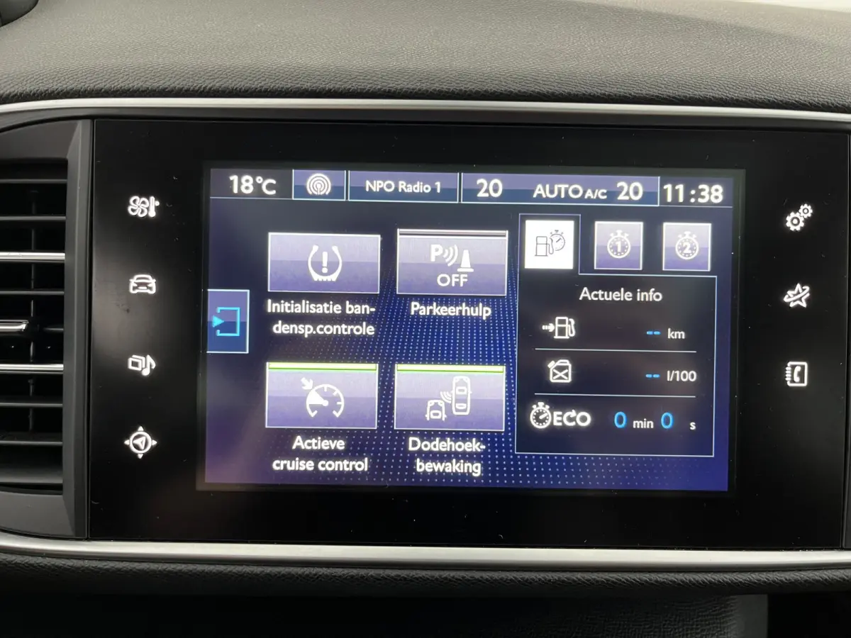 1.2 PureTech GT-line Aut. *PANO | LEATHER-MICROFIBRE | FULL-LED | DENON-AUDIO | BLIND-SPOT | SPORT-SEATS | NAVI-FULLMAP | KEYLESS | DAB | SHIFT-PADDLES | LANE-ASSIST | CAMERA | ECC | CARPLAY