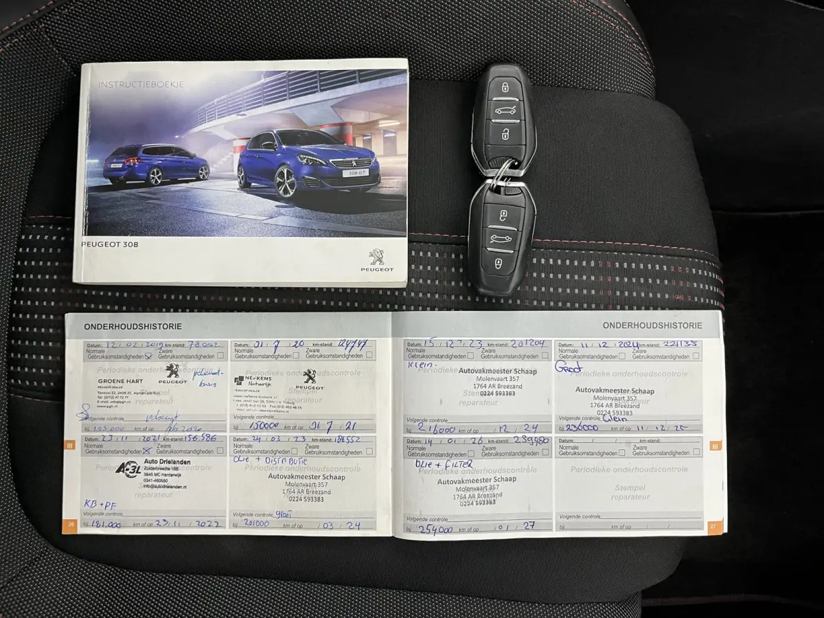 1.2 PureTech GT-line Aut. *PANO | LEATHER-MICROFIBRE | FULL-LED | DENON-AUDIO | BLIND-SPOT | SPORT-SEATS | NAVI-FULLMAP | KEYLESS | DAB | SHIFT-PADDLES | LANE-ASSIST | CAMERA | ECC | CARPLAY