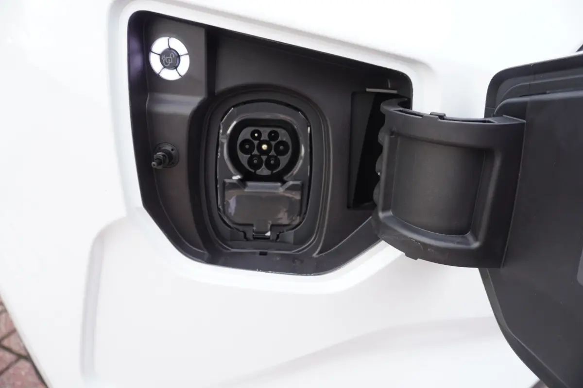 340 L2H1 Trend 71 kWh WLTP 370 km Automaat nr. V013 | Airco | Cruise | Trekhaak |  Apple CP-Android auto