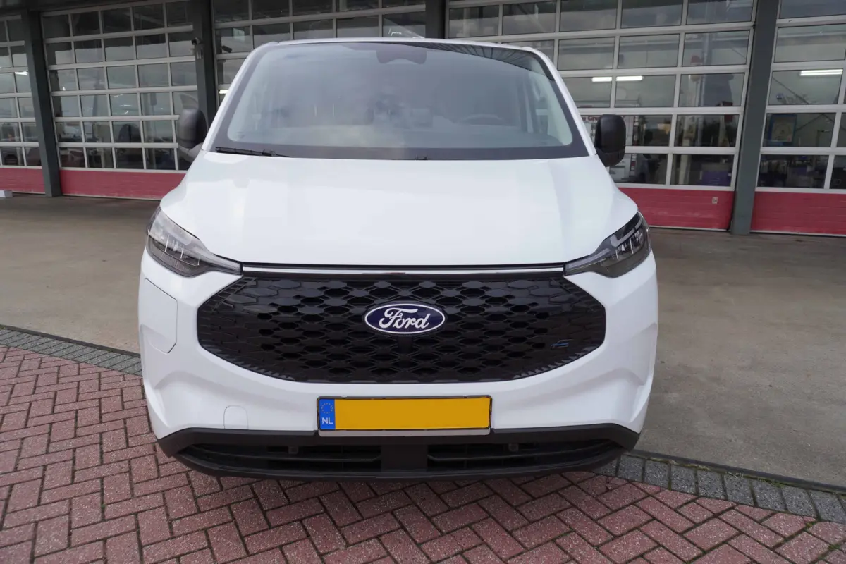340 L2H1 Trend 71 kWh WLTP 370 km Automaat nr. V013 | Airco | Cruise | Trekhaak |  Apple CP-Android auto