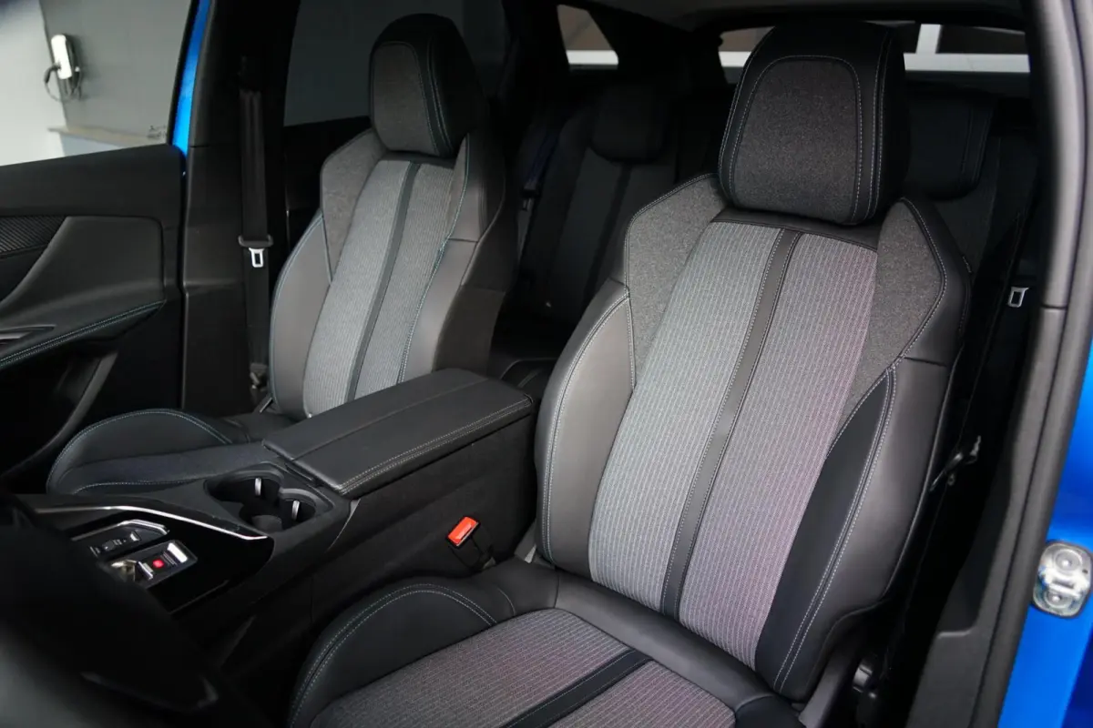 1.6 HYbrid 225 Allure, SOH 96 %, trekh. cam. keyless