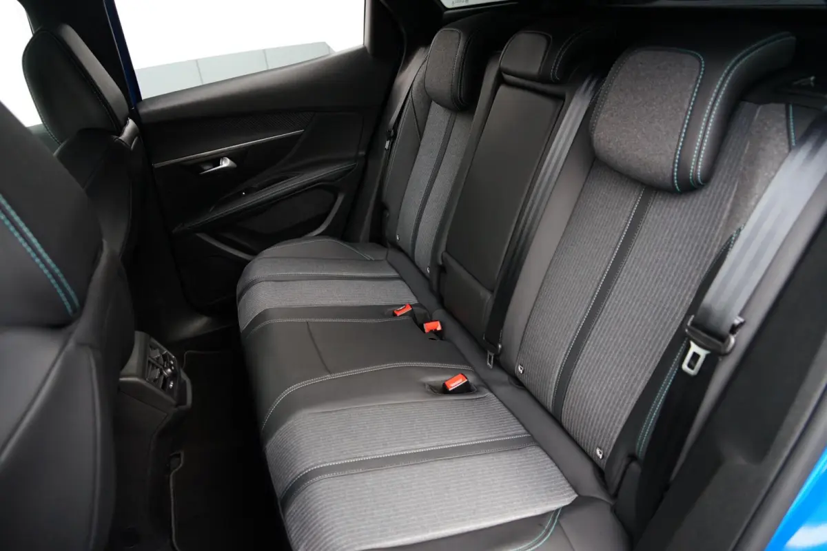 1.6 HYbrid 225 Allure, SOH 96 %, trekh. cam. keyless