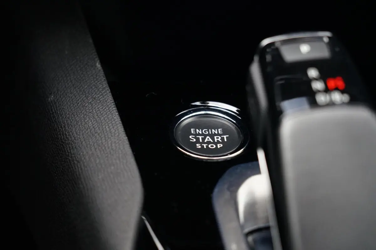1.6 HYbrid 225 Allure, SOH 96 %, trekh. cam. keyless