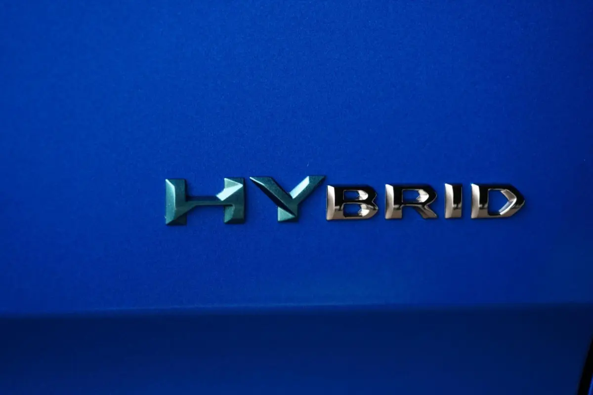 1.6 HYbrid 225 Allure, SOH 96 %, trekh. cam. keyless