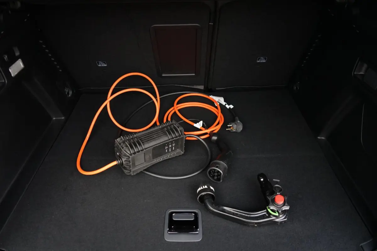 1.6 HYbrid 225 Allure, SOH 96 %, trekh. cam. keyless
