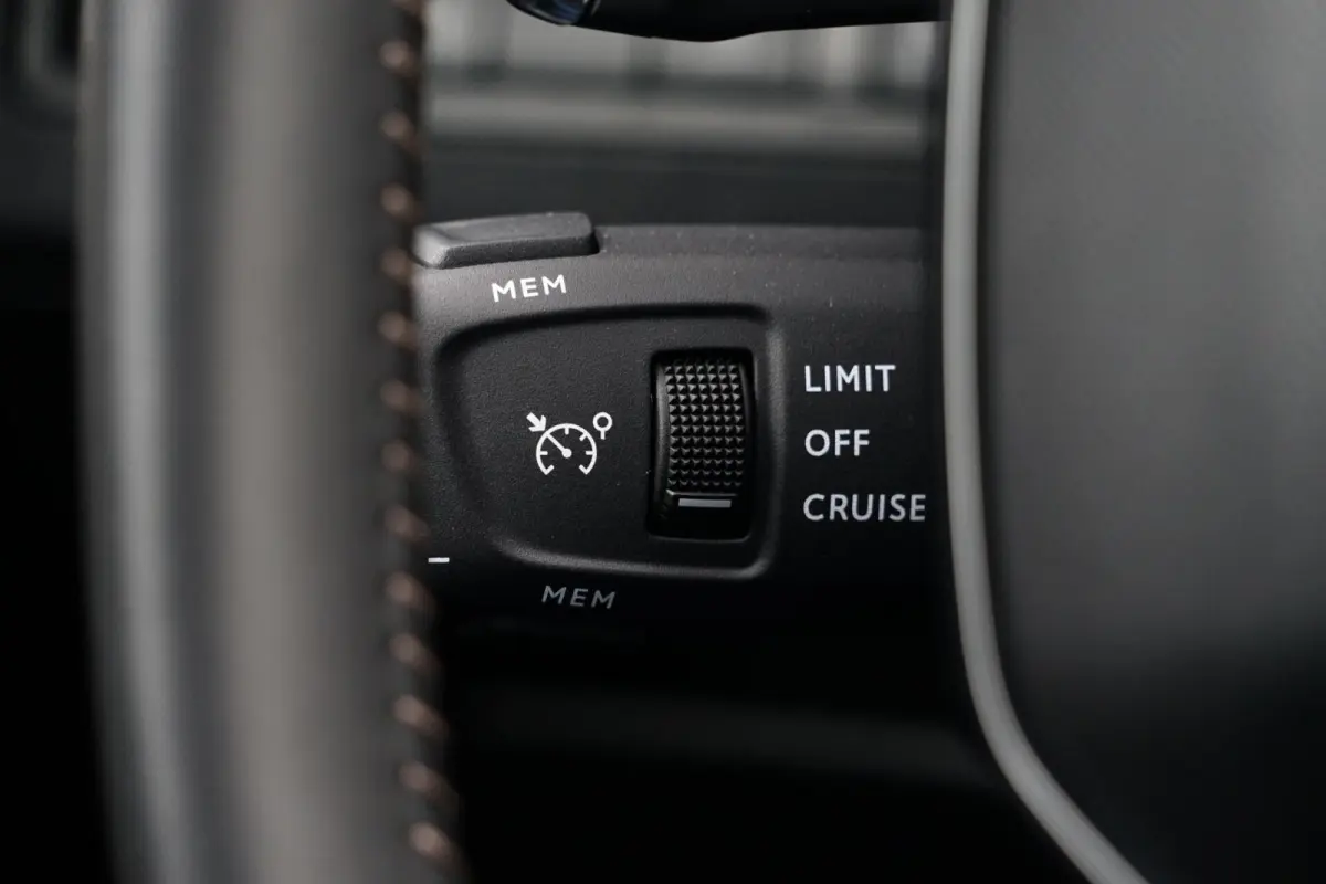 1.6 HYbrid 225 Allure, SOH 96 %, trekh. cam. keyless