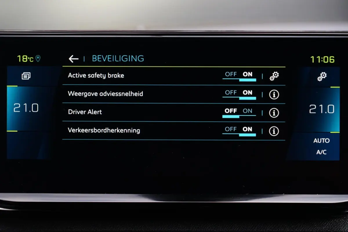 1.6 HYbrid 225 Allure, SOH 96 %, trekh. cam. keyless