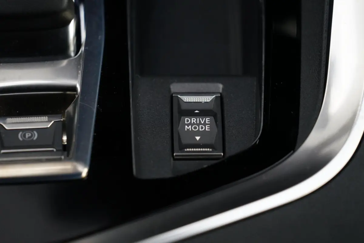 1.6 HYbrid 225 Allure, SOH 96 %, trekh. cam. keyless