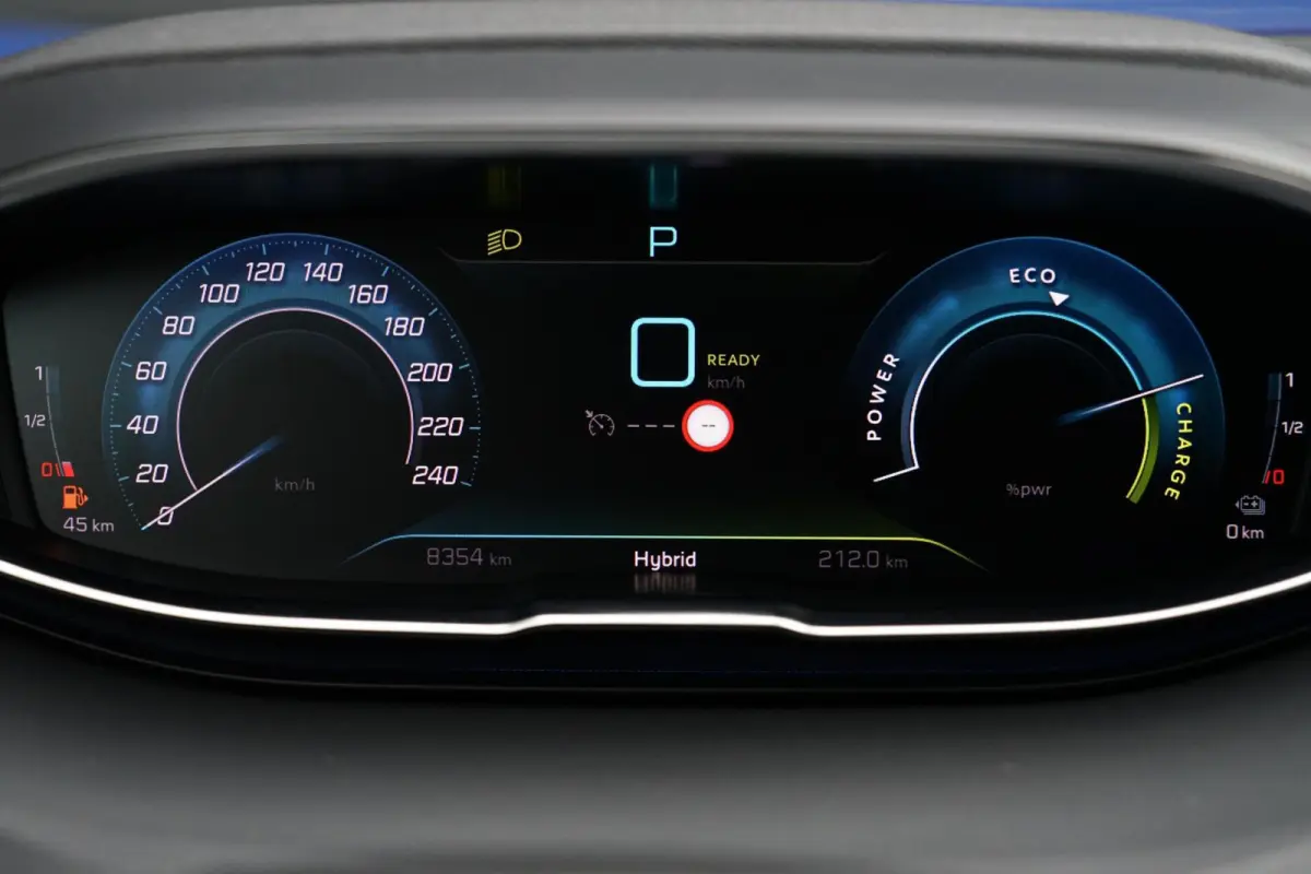 1.6 HYbrid 225 Allure, SOH 96 %, trekh. cam. keyless