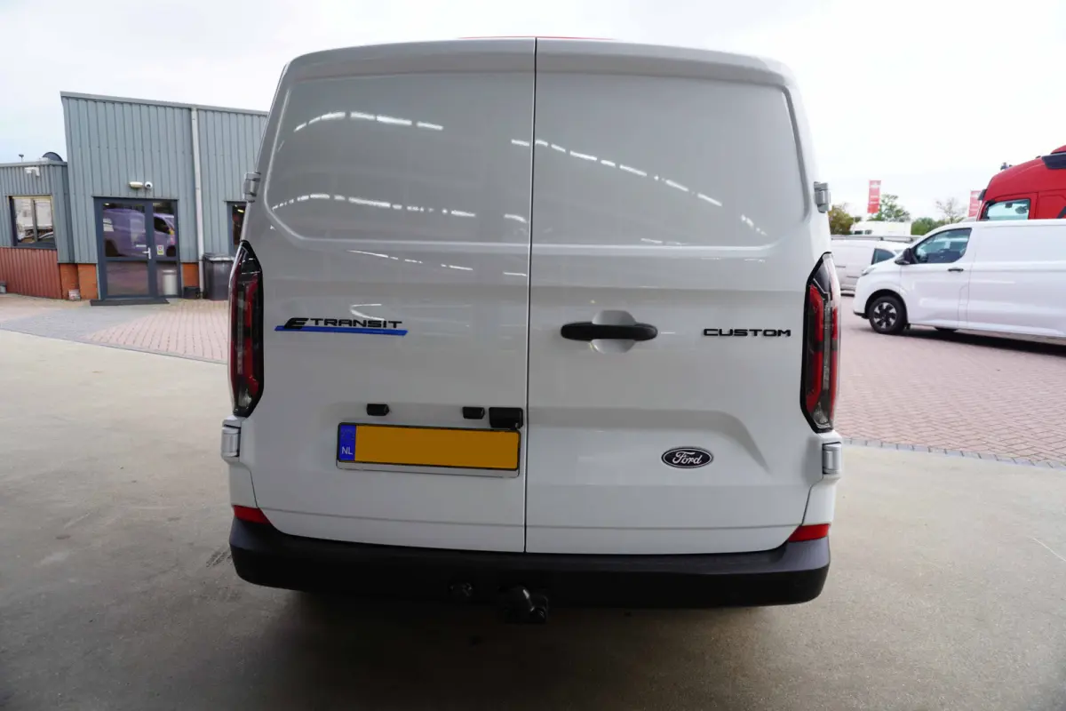 340 L2H1 Trend 71 kWh WLTP 370 km Automaat nr. V011 | Airco | Cruise | Trekhaak |  Apple CP-Android auto