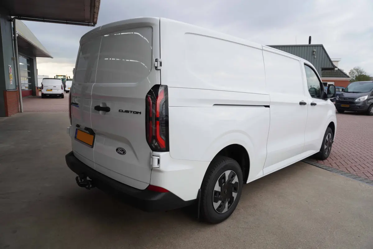 340 L2H1 Trend 71 kWh WLTP 370 km Automaat nr. V011 | Airco | Cruise | Trekhaak |  Apple CP-Android auto