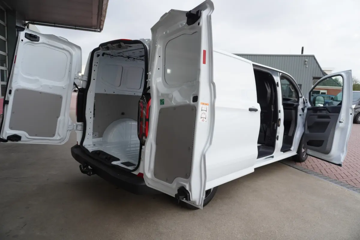 340 L2H1 Trend 71 kWh WLTP 370 km Automaat nr. V011 | Airco | Cruise | Trekhaak |  Apple CP-Android auto