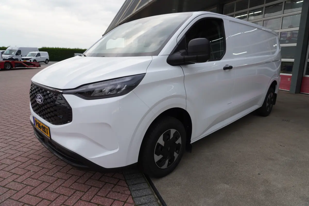 340 L2H1 Trend 71 kWh WLTP 370 km Automaat nr. V006 | Airco | Cruise | Trekhaak |  Apple CP-Android auto