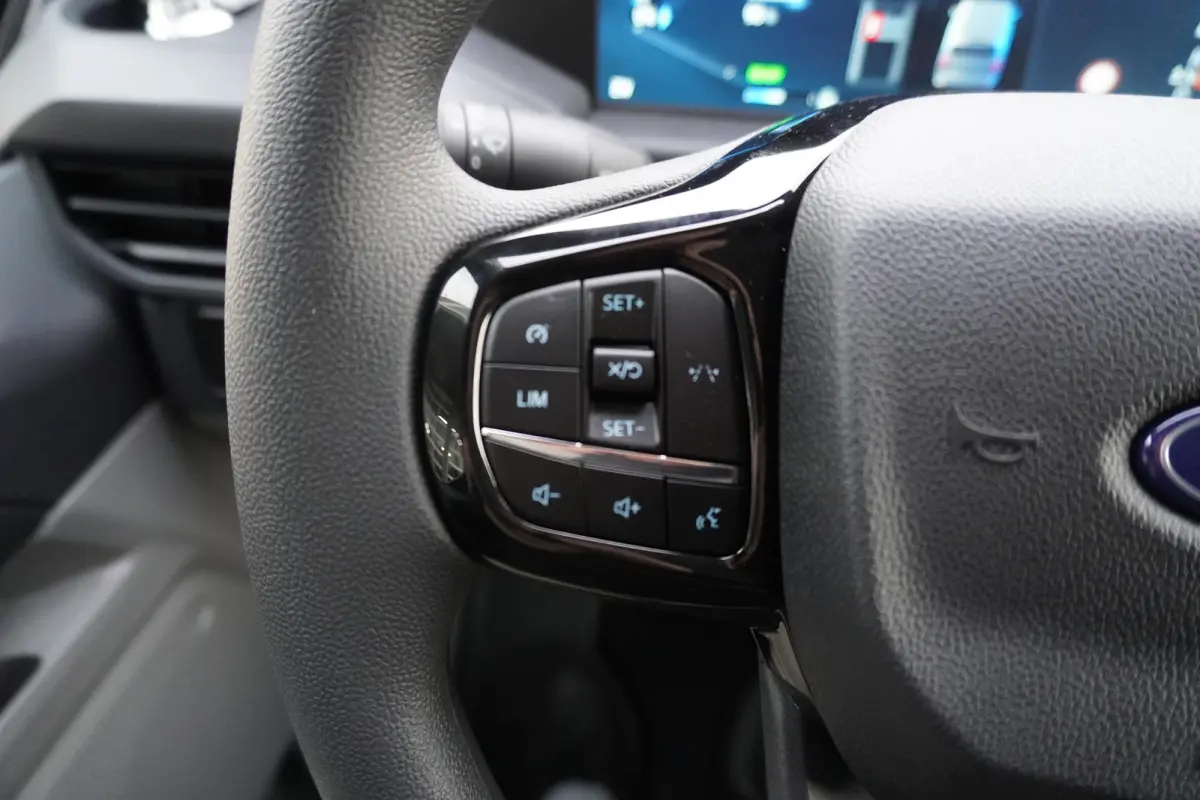 340 L2H1 Trend 71 kWh WLTP 370 km Automaat nr. V006 | Airco | Cruise | Trekhaak |  Apple CP-Android auto