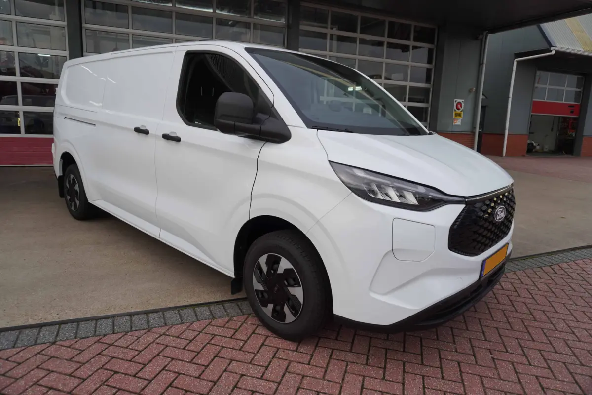 340 L2H1 Trend 71 kWh WLTP 370 km Automaat nr. V005 | Airco | Cruise | Trekhaak |  Apple CP-Android auto