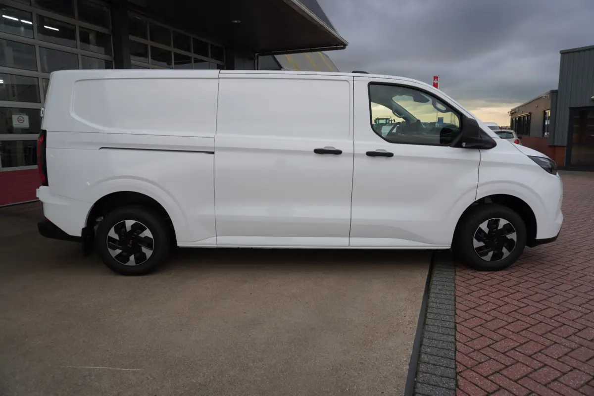 340 L2H1 Trend 71 kWh WLTP 370 km Automaat nr. V005 | Airco | Cruise | Trekhaak |  Apple CP-Android auto