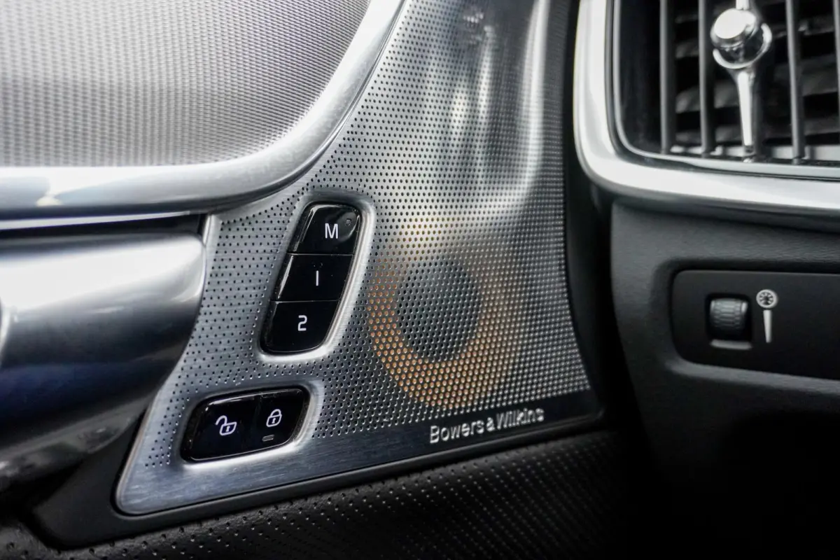 T5 R-Design | Pano | Bowers & Wilkins | Head Up | 21 '' | Trekhaak