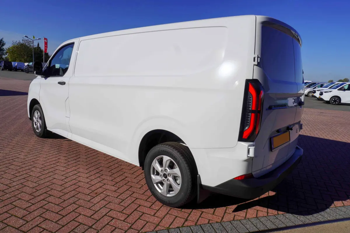340 L2H1 Trend 71 kWh WLTP 370 km Automaat nr. V001 | Airco | Cruise | LM Velgen |  Apple CP-Android auto