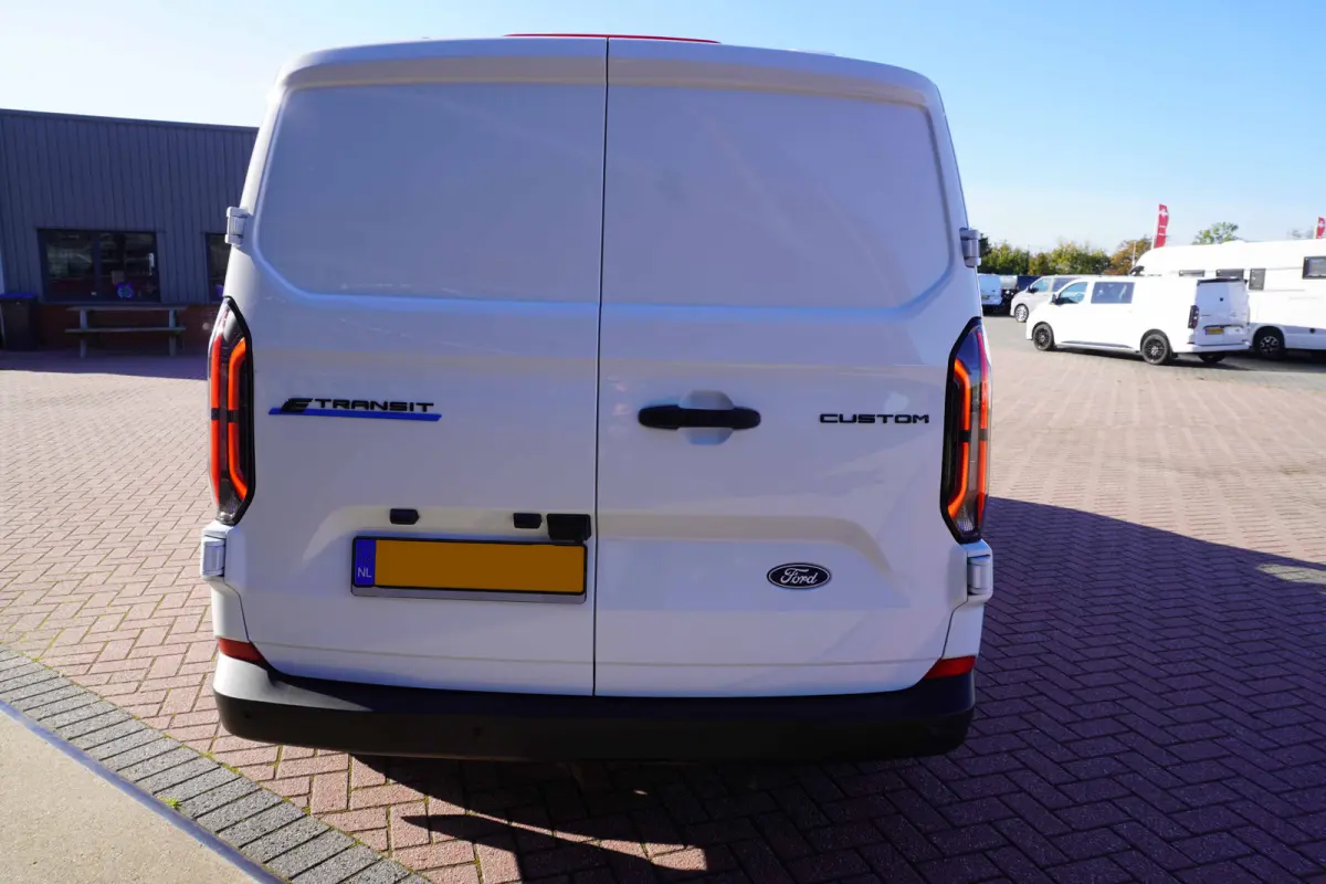 340 L2H1 Trend 71 kWh WLTP 370 km Automaat nr. V001 | Airco | Cruise | LM Velgen |  Apple CP-Android auto