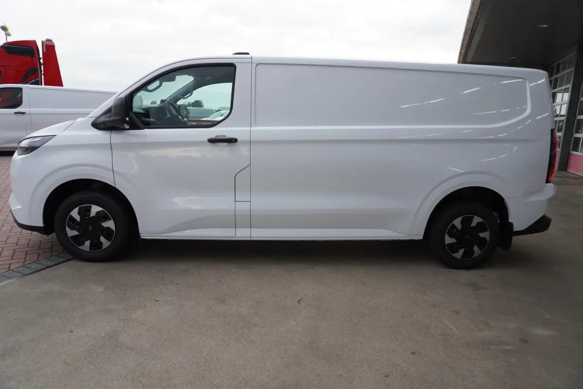 340 L2H1 Trend 71 kWh WLTP 370 km Automaat nr. V007 | Airco | Cruise | Trekhaak |  Apple CP-Android auto