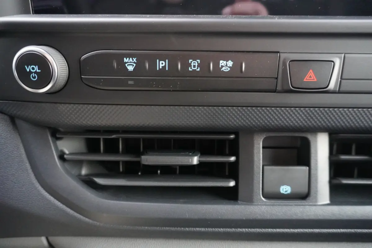 340 L2H1 Trend 71 kWh WLTP 370 km Automaat nr. V007 | Airco | Cruise | Trekhaak |  Apple CP-Android auto