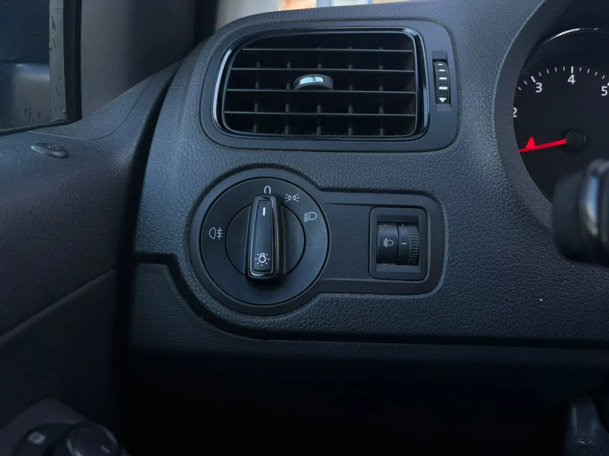 1.0 75 pk Comfortline | Trekhaak | Airco | Radio |