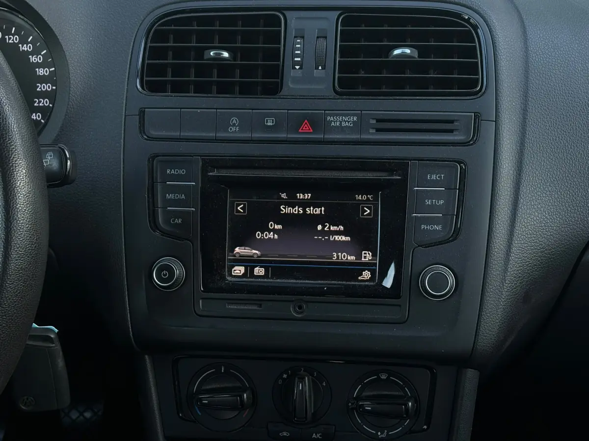1.0 75 pk Comfortline | Trekhaak | Airco | Radio |