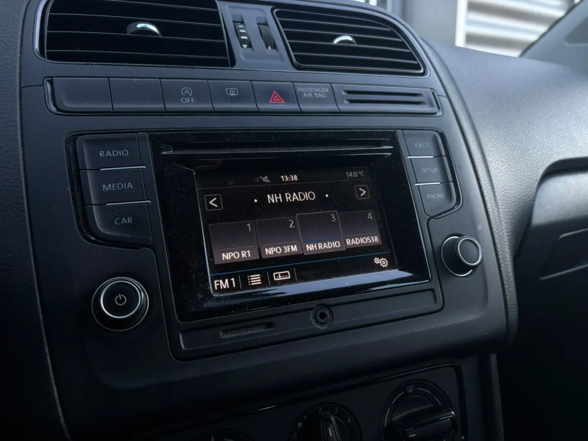 1.0 75 pk Comfortline | Trekhaak | Airco | Radio |