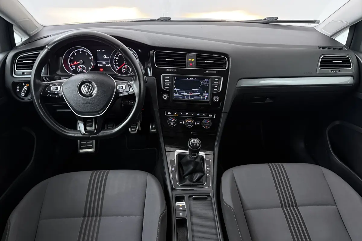1.2 TSI Connected Series (CARPLAY, STOELVERWARMING, NAVIGATIE, PARKEERSENSOREN, LM VELGEN,)