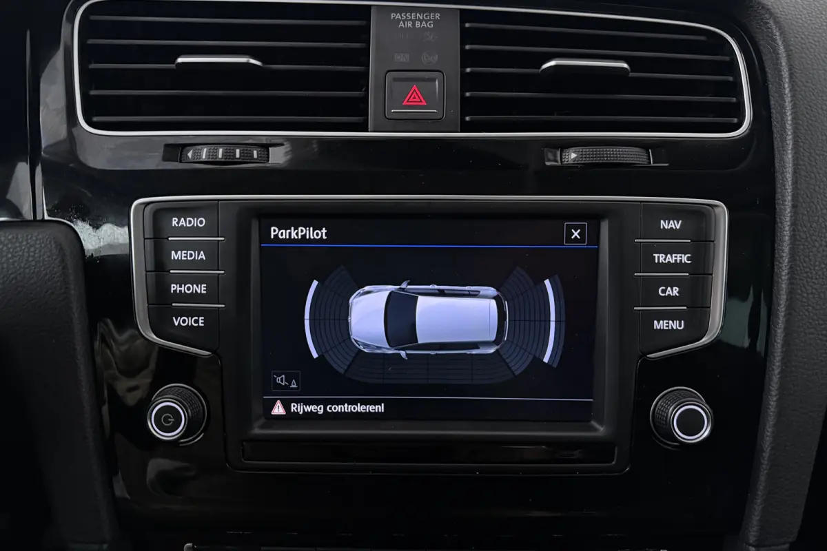 1.2 TSI Connected Series (CARPLAY, STOELVERWARMING, NAVIGATIE, PARKEERSENSOREN, LM VELGEN,)