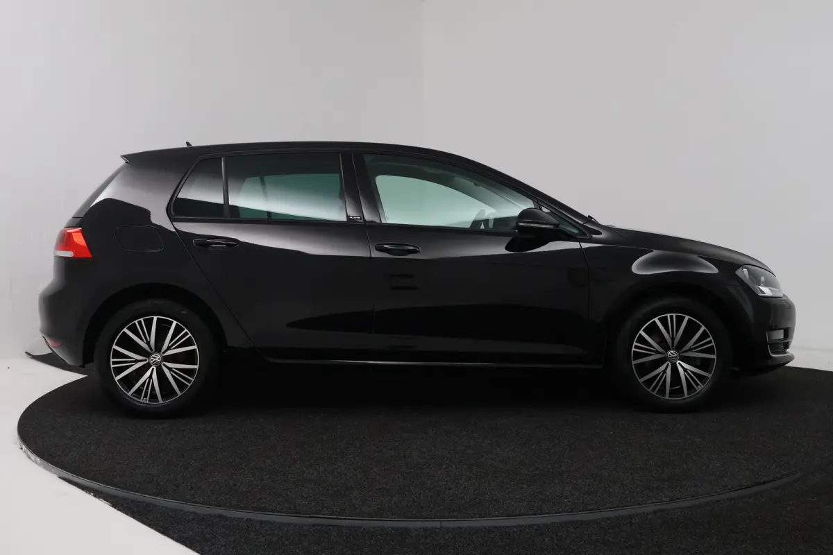 1.2 TSI Connected Series (CARPLAY, STOELVERWARMING, NAVIGATIE, PARKEERSENSOREN, LM VELGEN,)