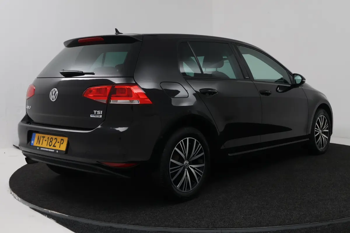 1.2 TSI Connected Series (CARPLAY, STOELVERWARMING, NAVIGATIE, PARKEERSENSOREN, LM VELGEN,)