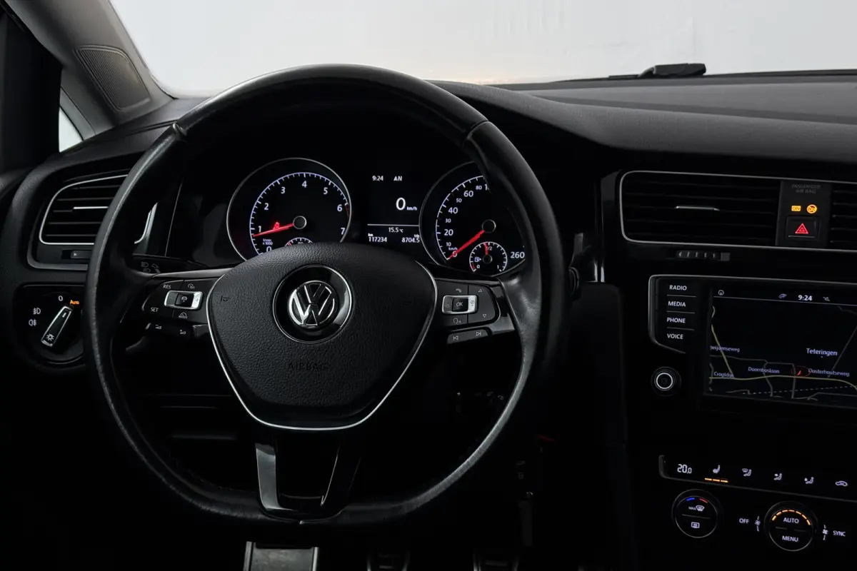 1.2 TSI Connected Series (CARPLAY, STOELVERWARMING, NAVIGATIE, PARKEERSENSOREN, LM VELGEN,)