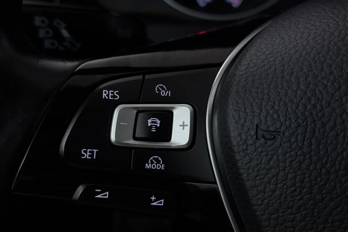 1.2 TSI Connected Series (CARPLAY, STOELVERWARMING, NAVIGATIE, PARKEERSENSOREN, LM VELGEN,)