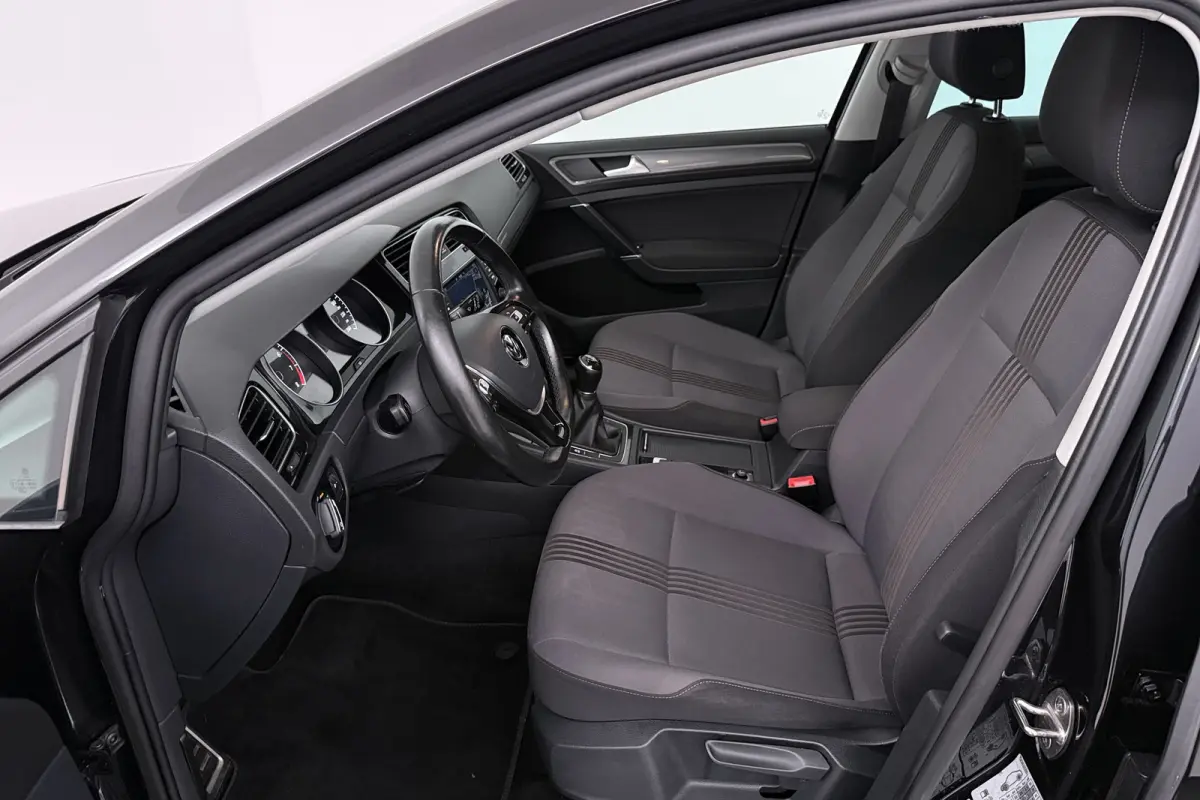 1.2 TSI Connected Series (CARPLAY, STOELVERWARMING, NAVIGATIE, PARKEERSENSOREN, LM VELGEN,)