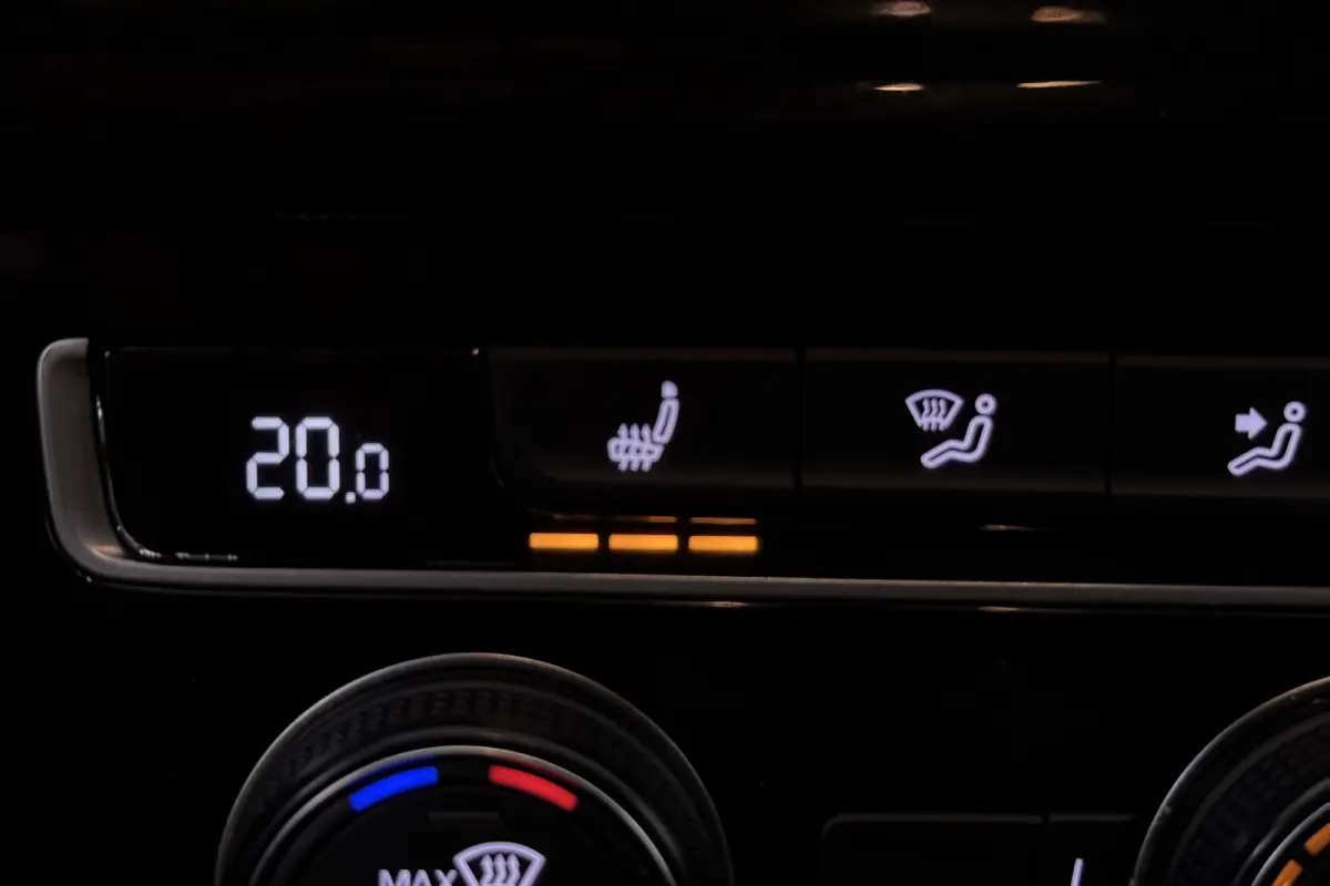 1.2 TSI Connected Series (CARPLAY, STOELVERWARMING, NAVIGATIE, PARKEERSENSOREN, LM VELGEN,)