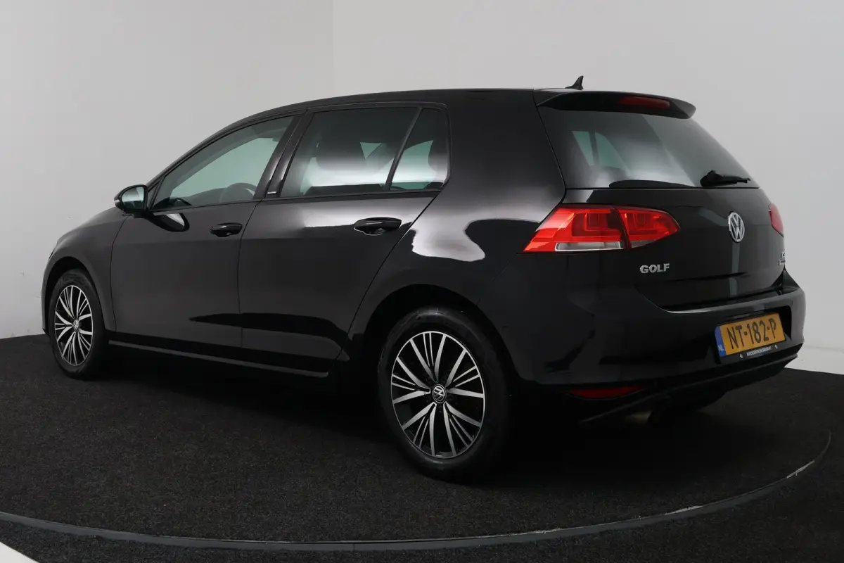 1.2 TSI Connected Series (CARPLAY, STOELVERWARMING, NAVIGATIE, PARKEERSENSOREN, LM VELGEN,)