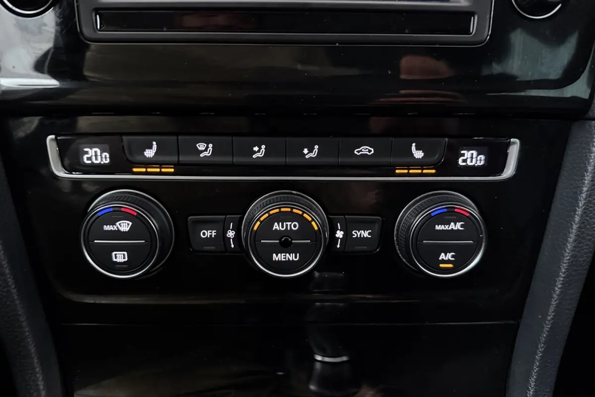 1.2 TSI Connected Series (CARPLAY, STOELVERWARMING, NAVIGATIE, PARKEERSENSOREN, LM VELGEN,)