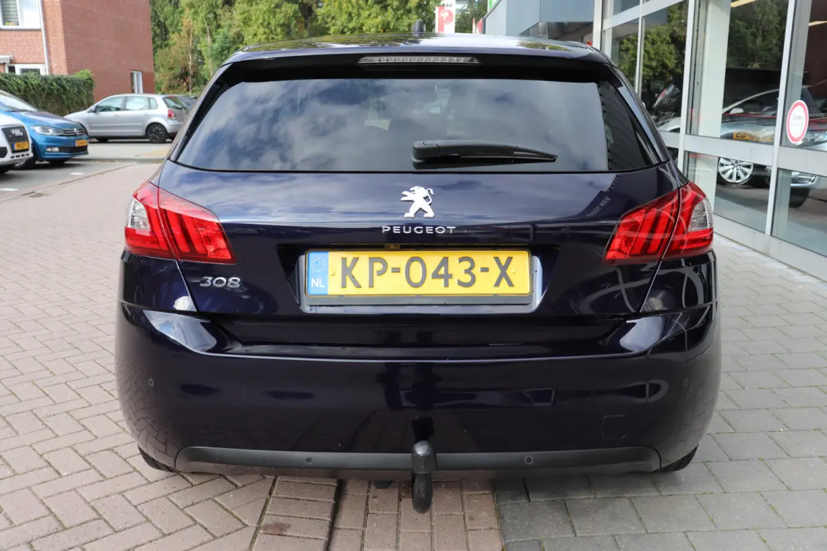 1.2 PureTech Allure. Eerste eigenaar, dealeronderhouden, panoramadak.