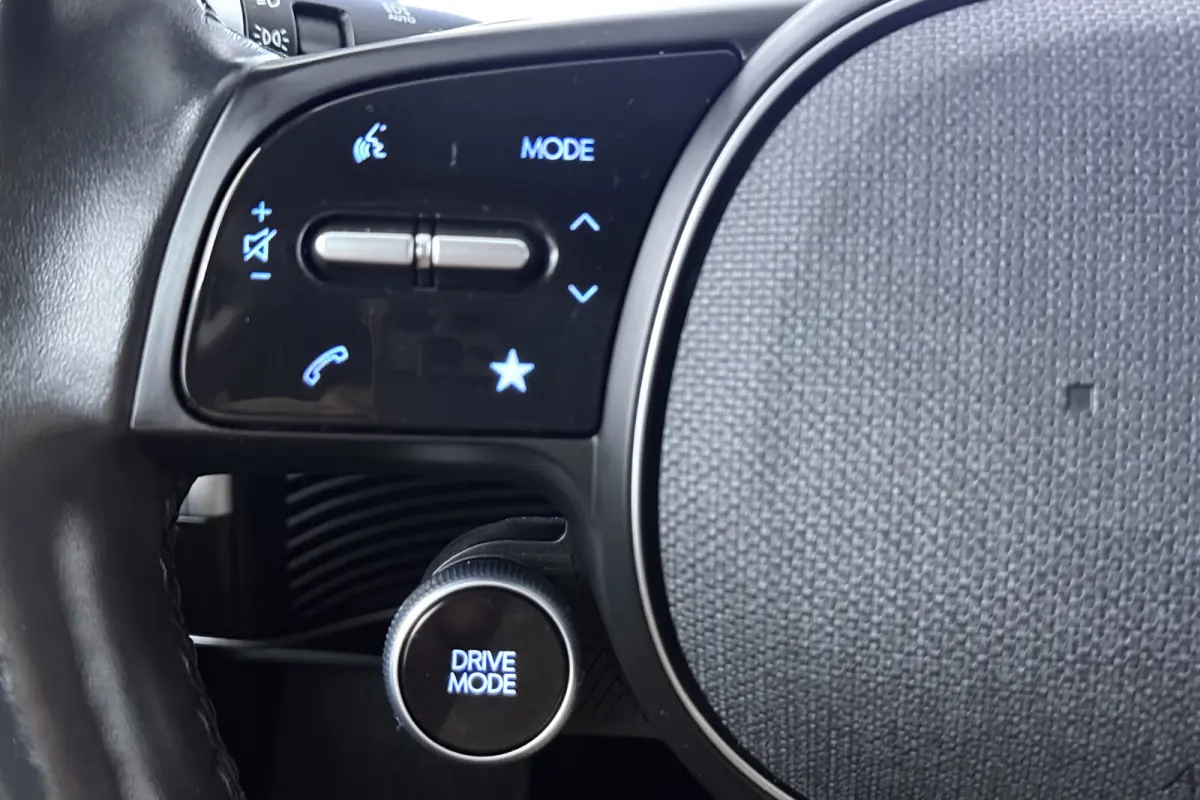 Style 77.4 kWh (SOH 100%, CAMERA, STOELVERWARMING, AUTOPILOT, DEALER ONDERHOUDEN)