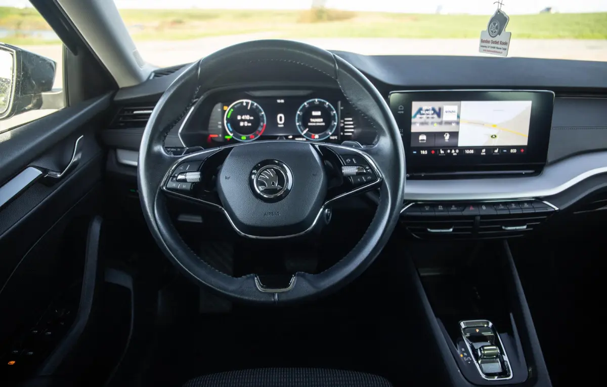1.4 TSI iV PHEV Business Edition AIRCO / CRUISE CONTROLE / 204 PK / STOELVERWAMRING / NAVI /  CARPLAY / CAMERA