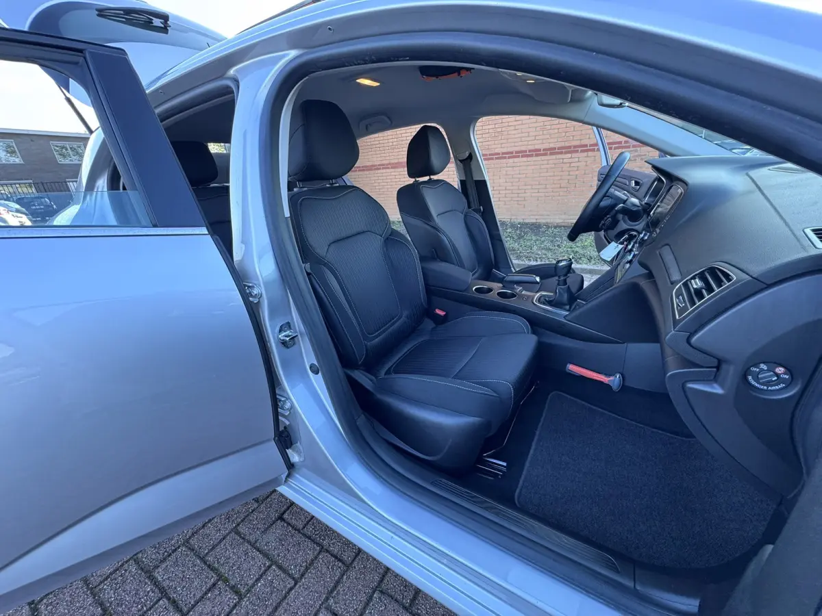 1.5 Blue dCi Limited, Marge, Euro 6, Apple Carplay, Hatchback,