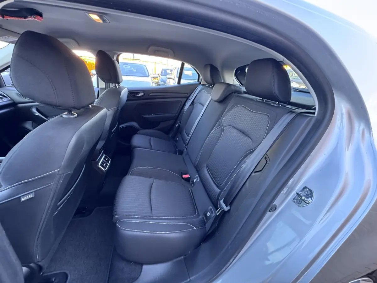 1.5 Blue dCi Limited, Marge, Euro 6, Apple Carplay, Hatchback,