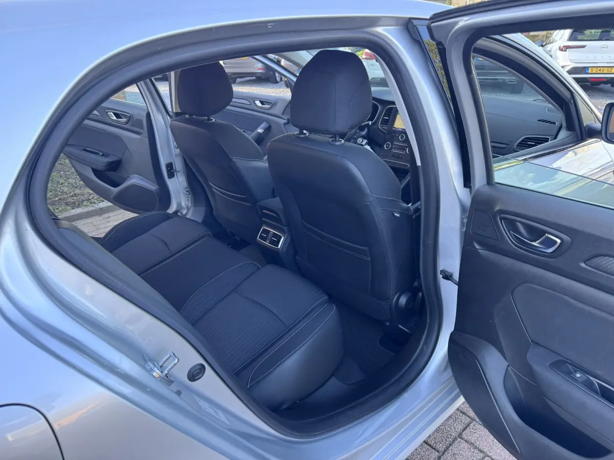 1.5 Blue dCi Limited, Marge, Euro 6, Apple Carplay, Hatchback,