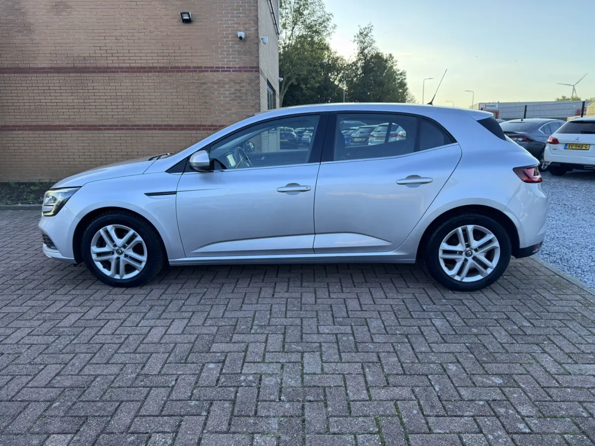 1.5 Blue dCi Limited, Marge, Euro 6, Apple Carplay, Hatchback,