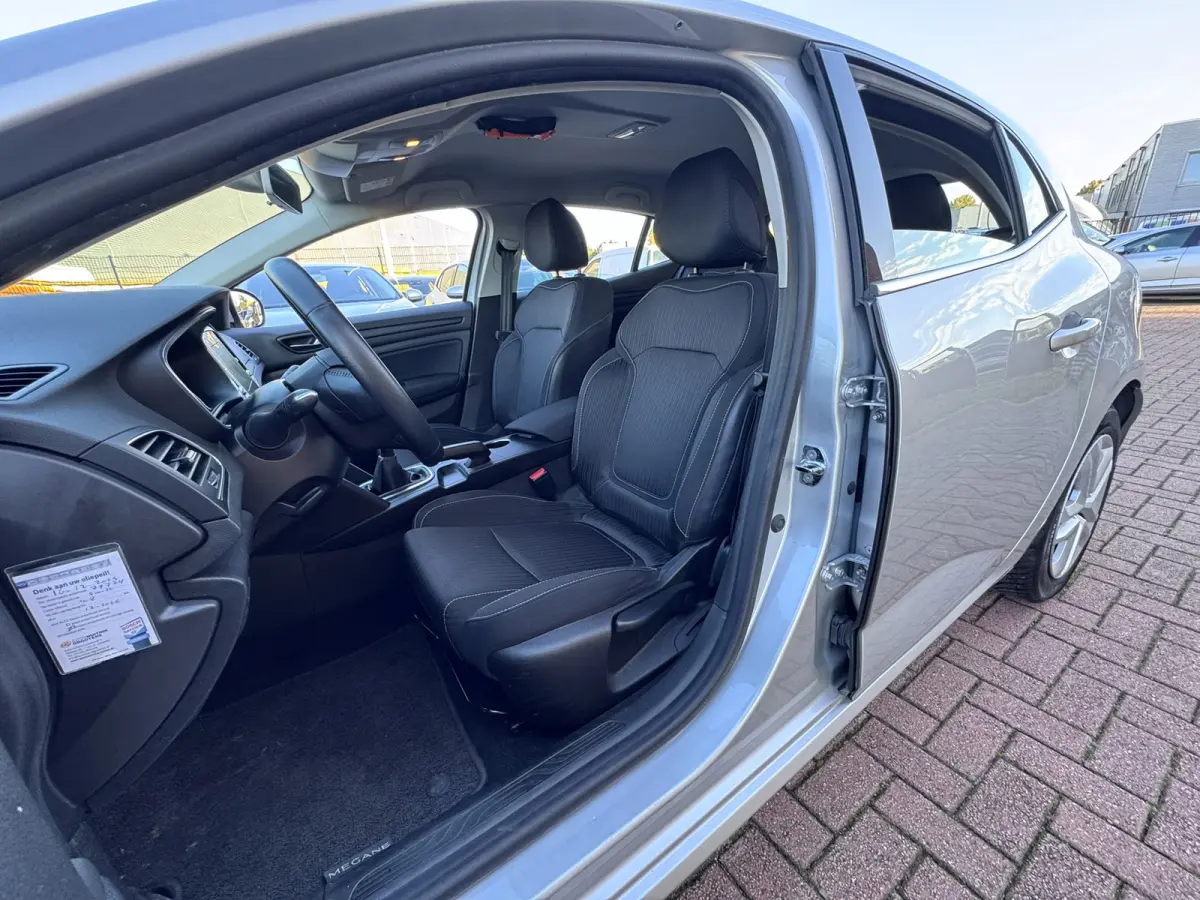 1.5 Blue dCi Limited, Marge, Euro 6, Apple Carplay, Hatchback,
