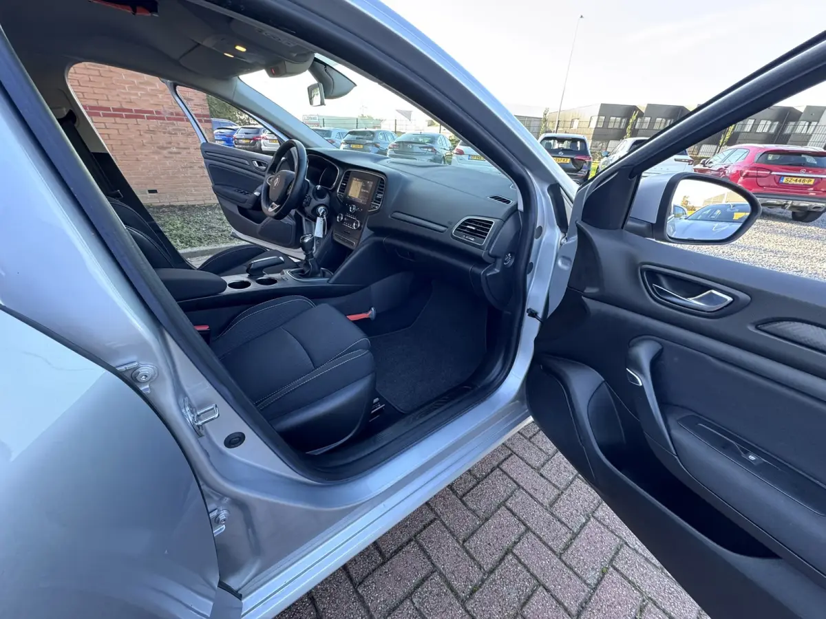 1.5 Blue dCi Limited, Marge, Euro 6, Apple Carplay, Hatchback,